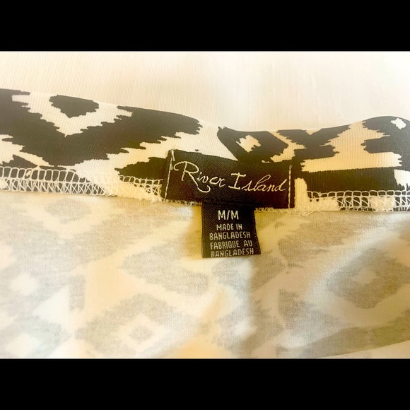 Beautiful top and pencil skirt set. - Picture 3 of 6